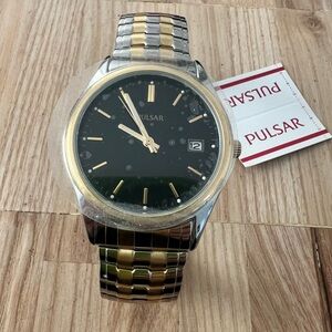 Pulsar mens black dial two toned dress watch NEW BATTERY